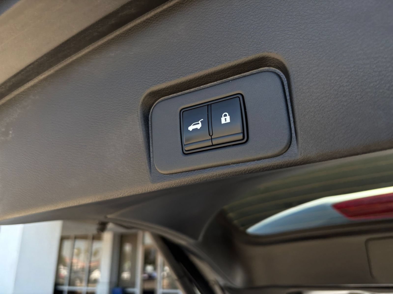 Used 2025 Nissan Rogue SV FWD image 23