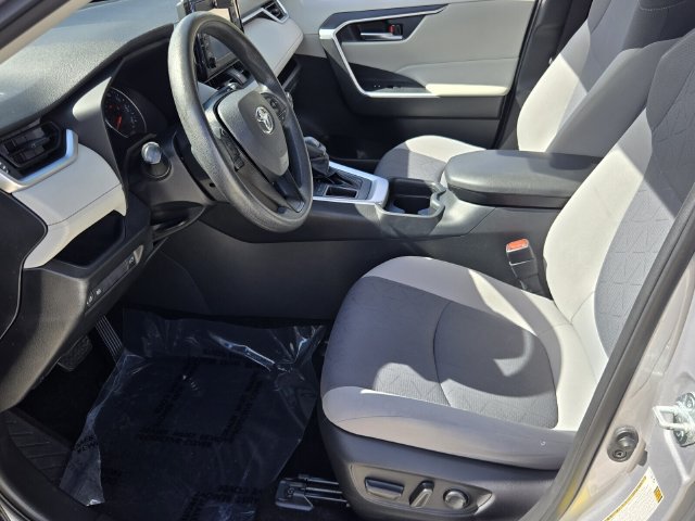 Used 2020 Toyota RAV4 XLE w/ Convenience Package FWD image 10