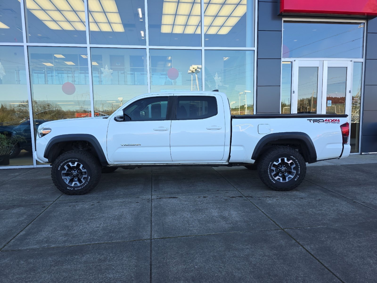 Used 2019 Toyota Tacoma TRD Off-Road image 6