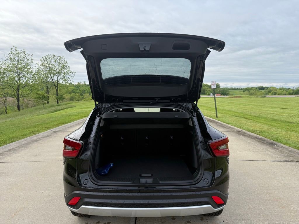 New 2026 Chevrolet Trax LT w/ Driver Confidence Package FWD image 5