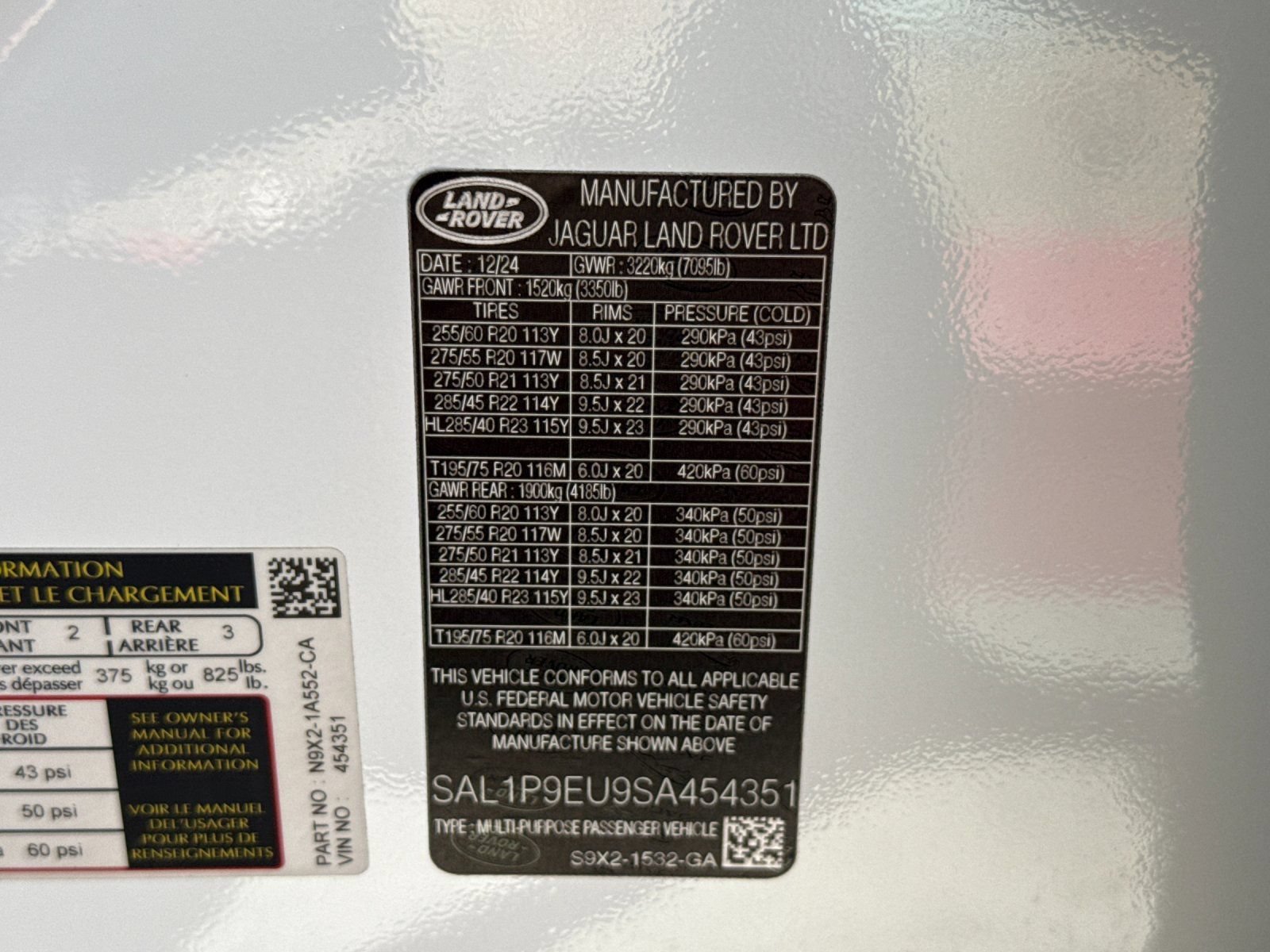 Used 2025 Land Rover Range Rover Sport SE AWD/4WD image 30