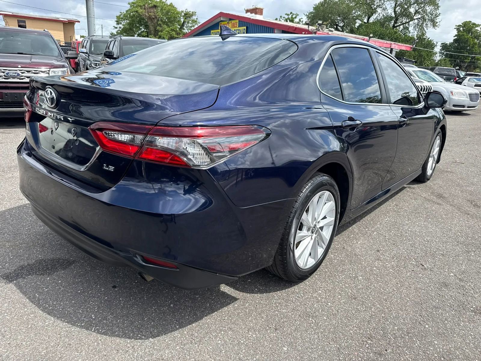 Used 2022 Toyota Camry LE FWD image 5