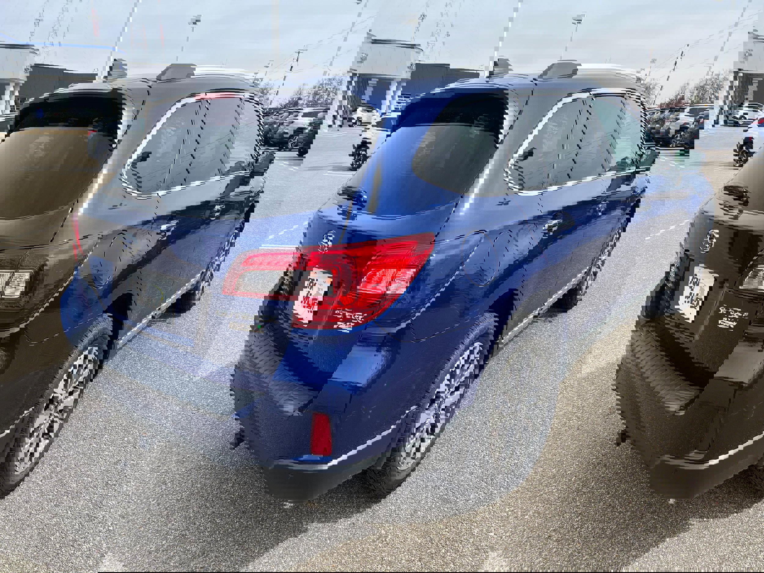 Used 2017 Subaru Outback 2.5i Touring w/ Popular Package #5A image 7