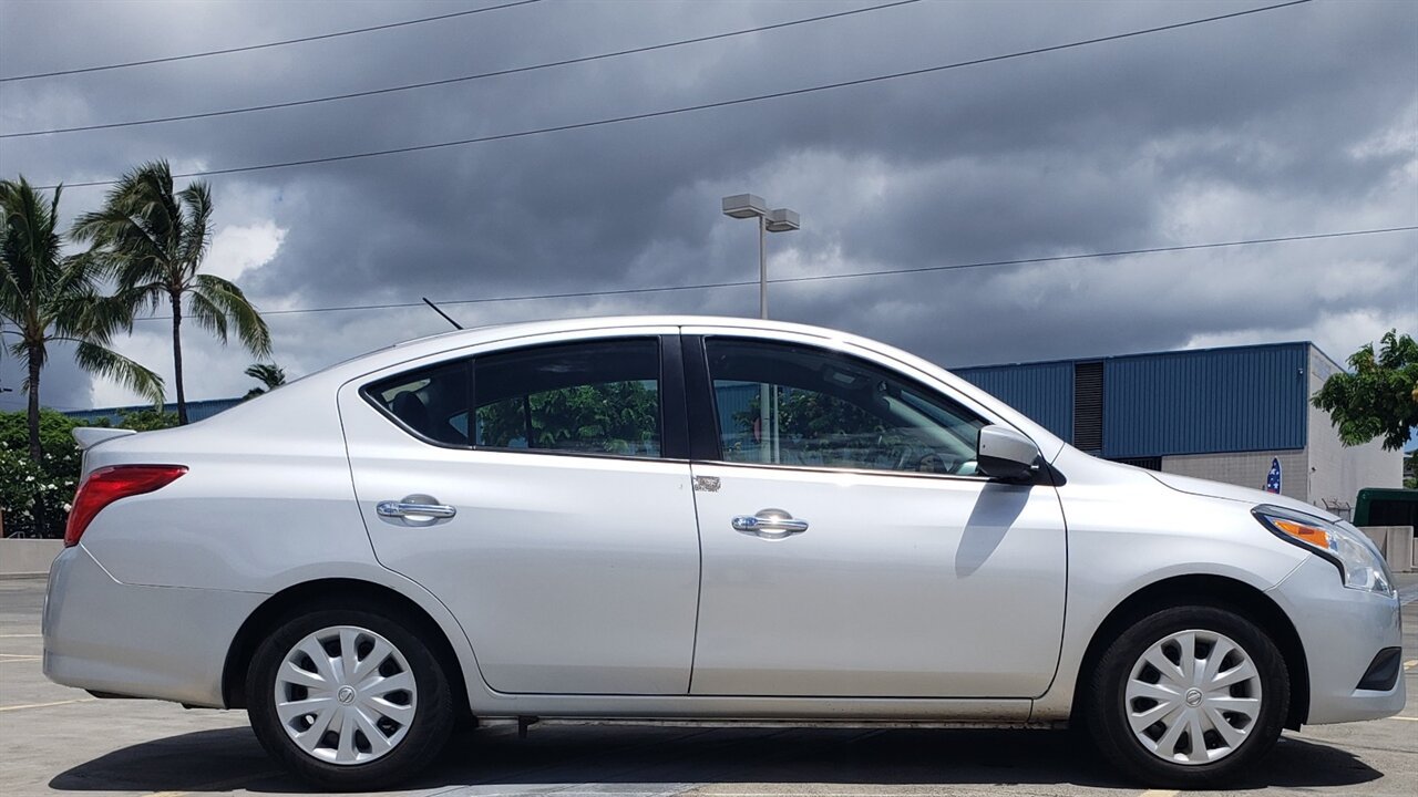 Used 2018 Nissan Versa SV FWD image 5