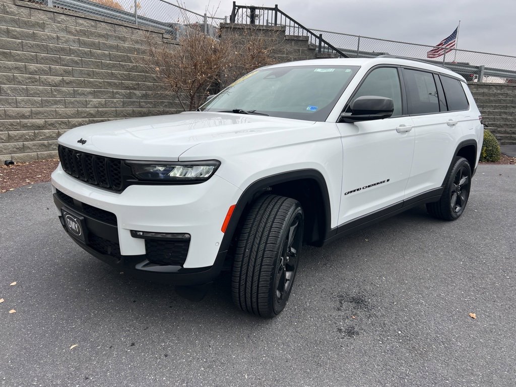 Used 2023 Jeep Grand Cherokee L Limited w/ Luxury Tech Group II image 30
