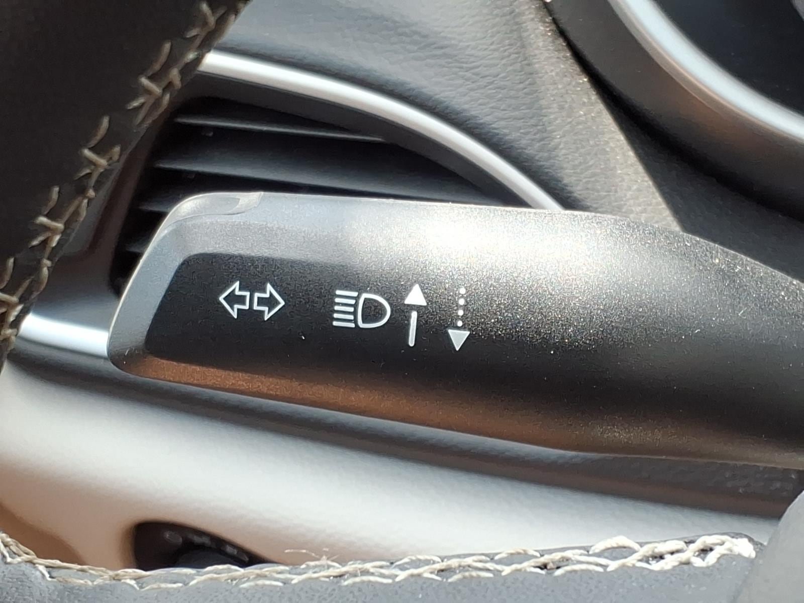 Used 2024 Chrysler Pacifica Touring-L FWD image 20