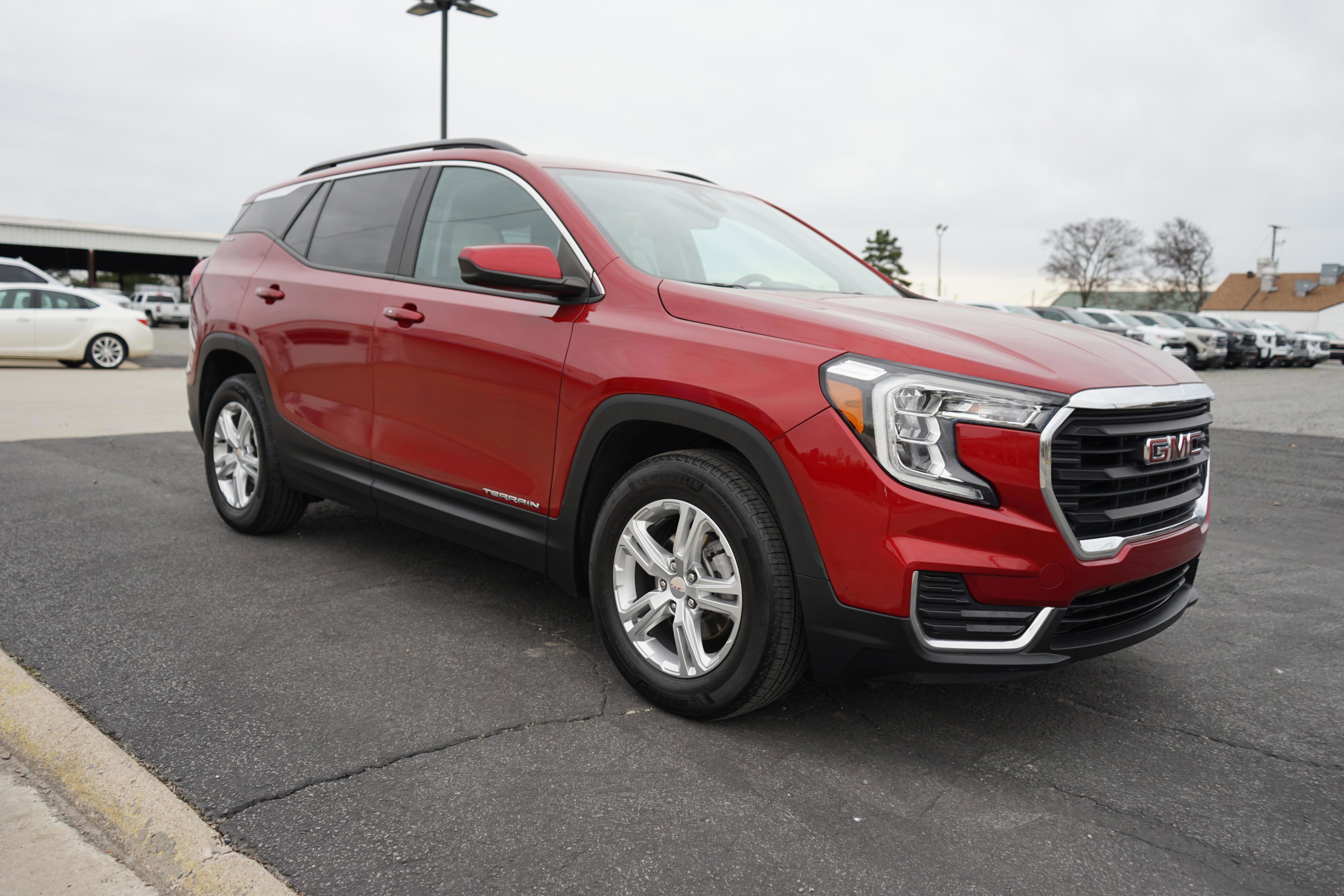 Used 2022 GMC Terrain SLE w/ Driver Convenience Package image 7
