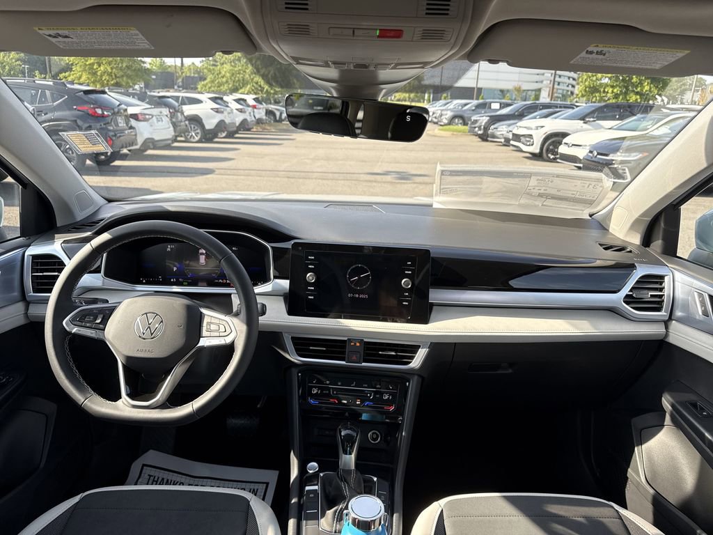 New 2025 Volkswagen Taos SE image 21