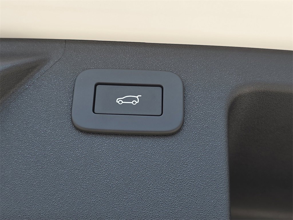 New 2025 Land Rover Discovery Sport Dynamic SE image 13