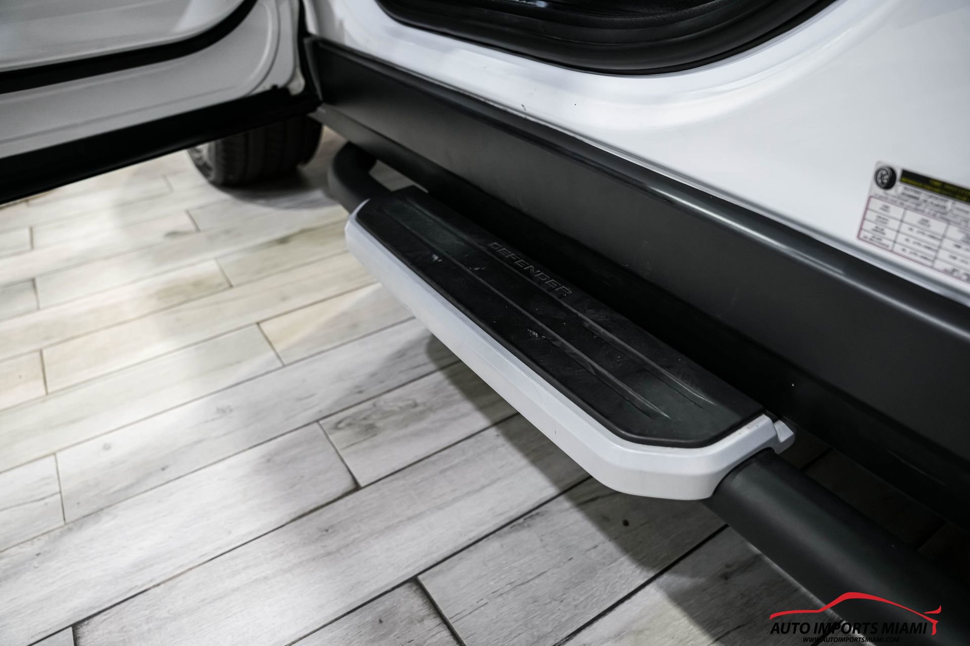 Used 2023 Land Rover Defender 130 X-Dynamic SE image 18