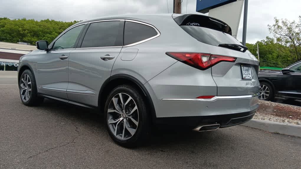 Used 2023 Acura MDX SH-AWD w/ Technology Package image 3