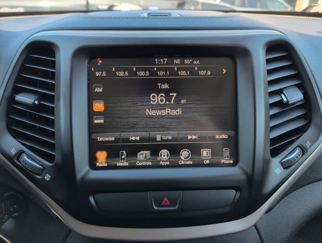 Used 2016 Jeep Cherokee Latitude w/ Cold Weather Group AWD/4WD image 25