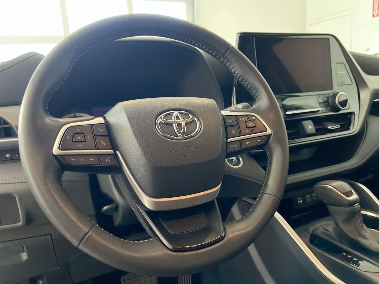 Certified 2024 Toyota Highlander LE AWD/4WD image 14
