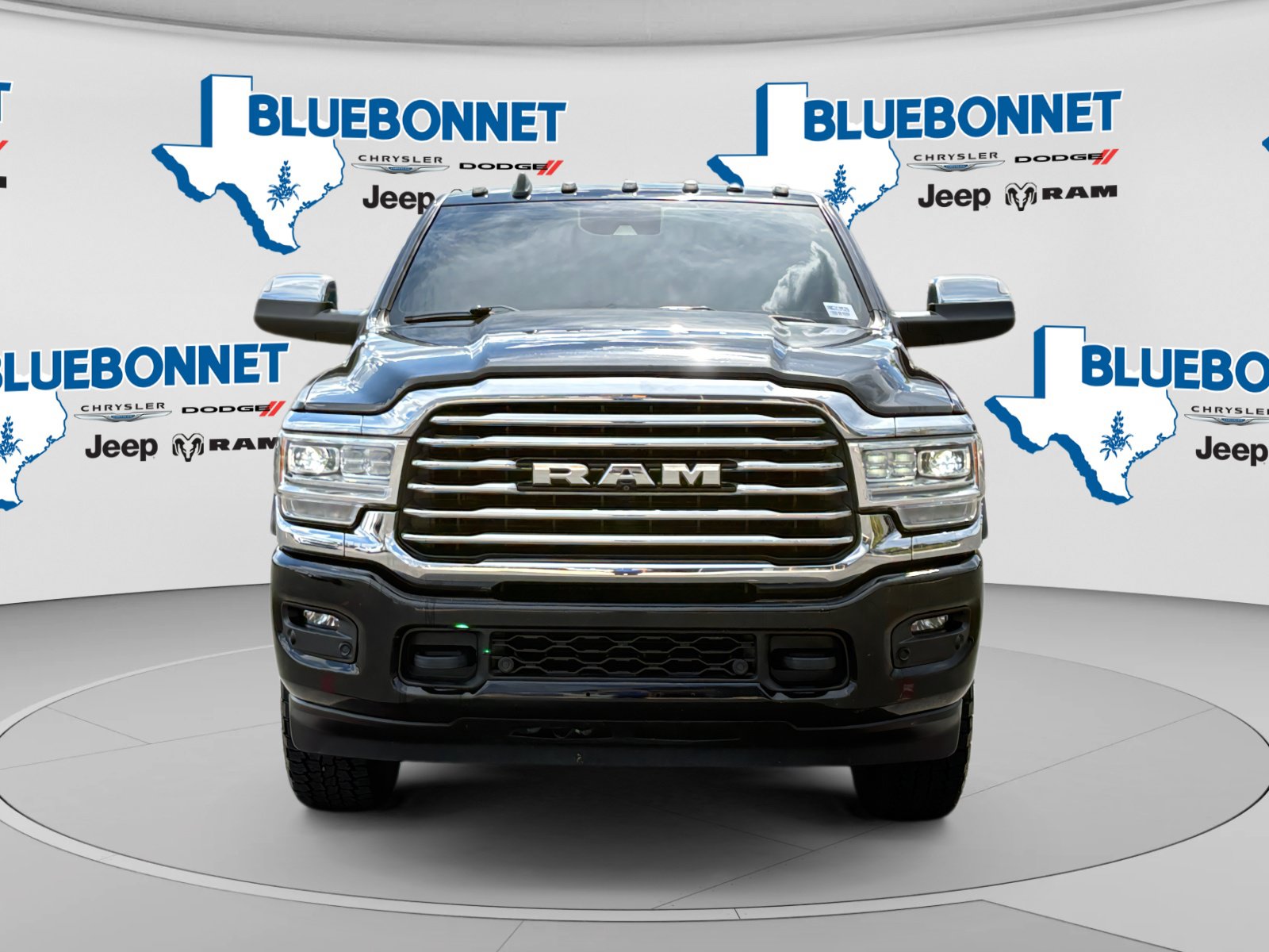 Used 2022 RAM 3500 Limited AWD/4WD image 2