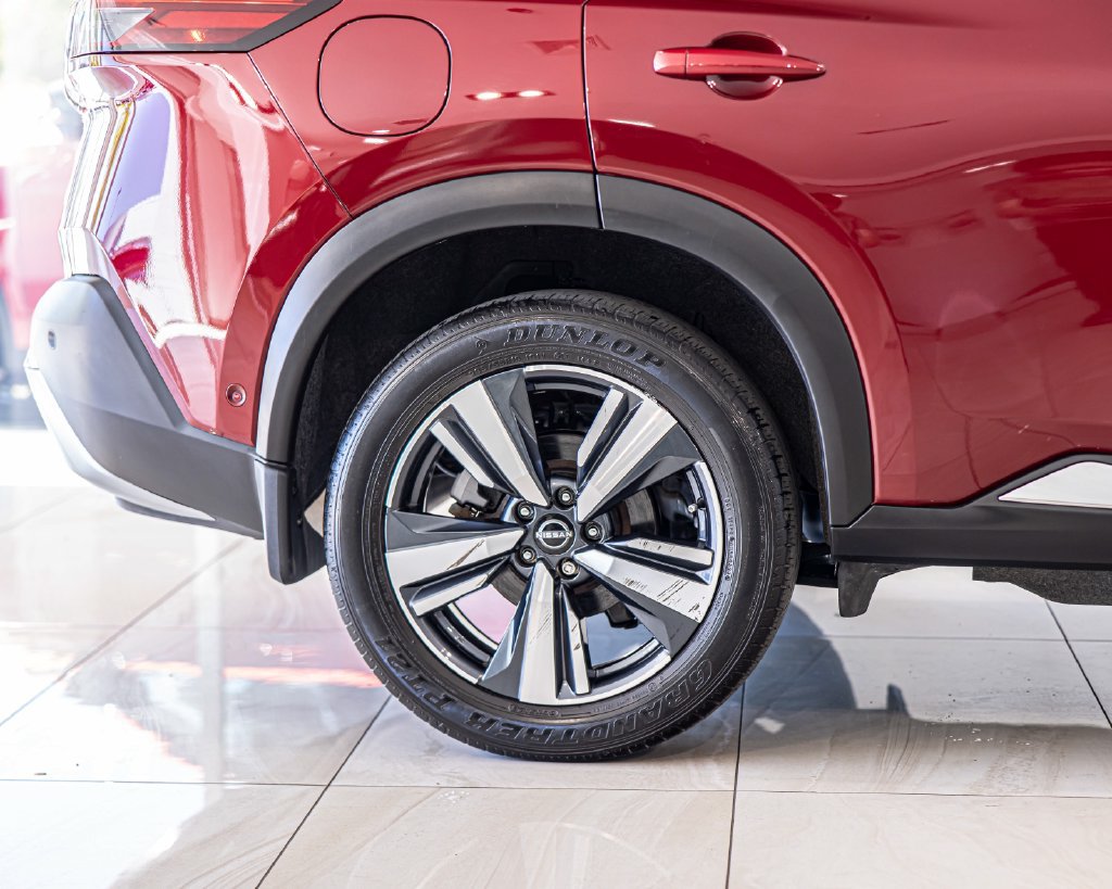 Used 2023 Nissan Rogue Platinum AWD/4WD image 11