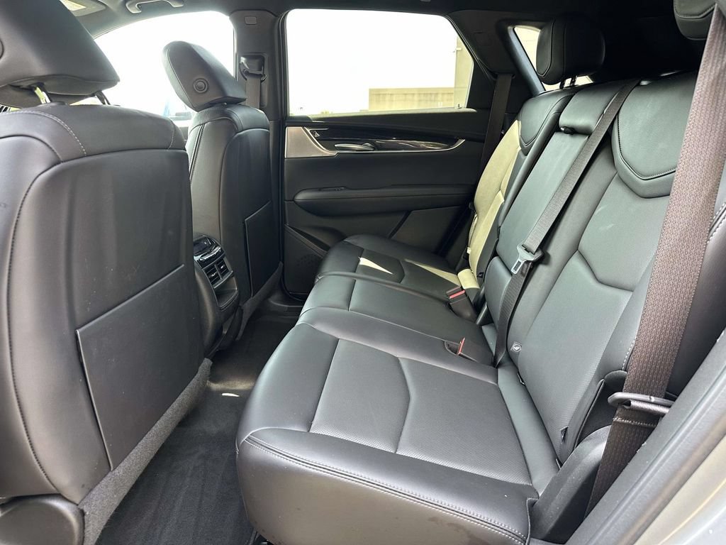 Used 2023 Cadillac XT5 Premium Luxury w/ Technology Package AWD/4WD image 9