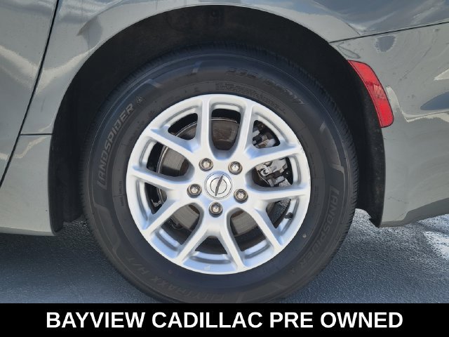 Used 2023 Chrysler Pacifica Touring-L FWD image 9