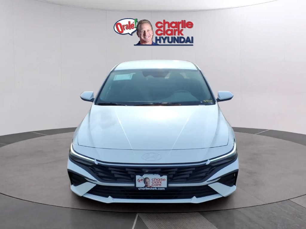 New 2026 Hyundai Elantra SE FWD image 8