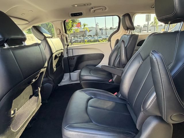 Used 2024 Chrysler Pacifica Limited FWD image 32