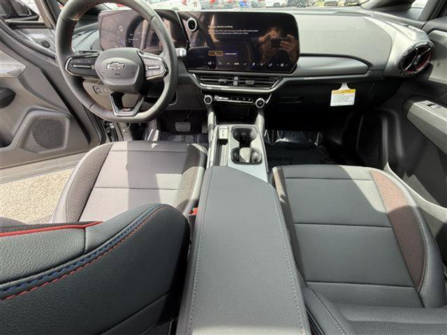 New 2025 Chevrolet Equinox EV RS AWD/4WD image 18