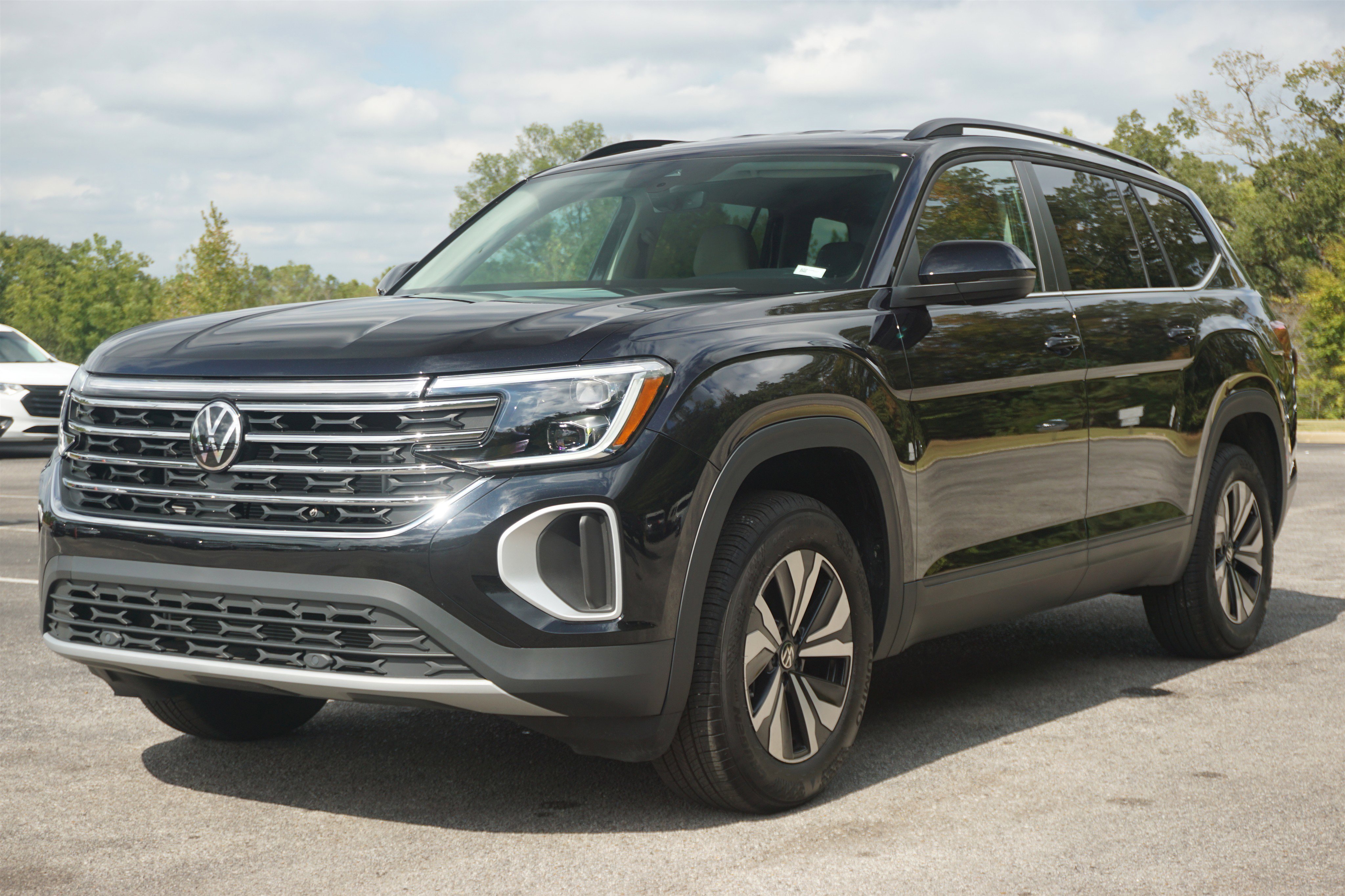 Used 2025 Volkswagen Atlas SE image 5