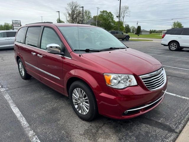 Used 2015 Chrysler Town & Country Touring-L w/ Driver Convenience Group FWD image 3