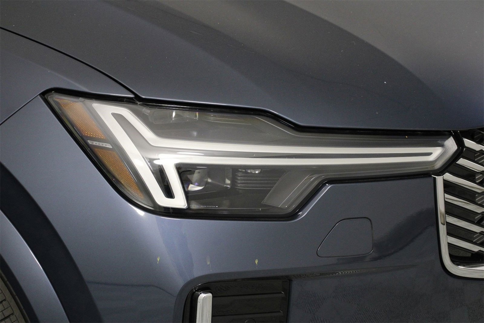 New 2026 Volvo XC90 B6 Plus w/ Protection Package Premier image 14