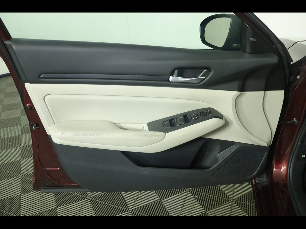 Used 2025 Nissan Altima 2.5 SV image 20