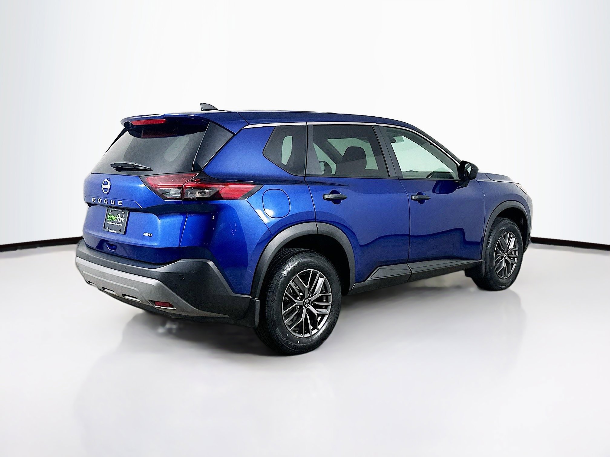 Used 2023 Nissan Rogue S AWD/4WD image 9