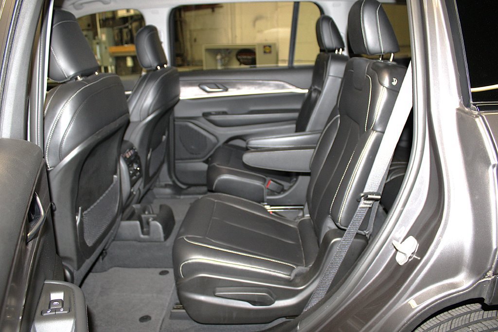 Certified 2023 Jeep Grand Cherokee L Limited AWD/4WD image 28