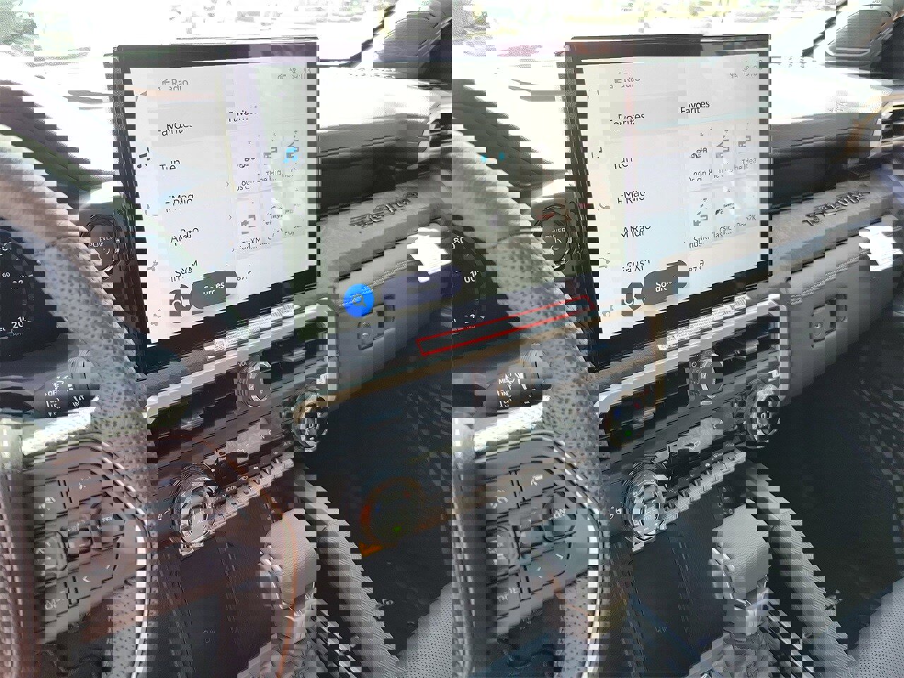 Used 2025 Toyota Tacoma Limited image 22