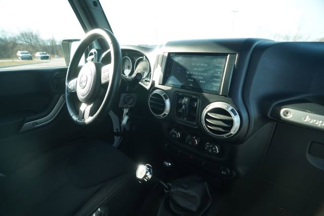 Used 2015 Jeep Wrangler Unlimited Sahara w/ Dual Top Group image 31