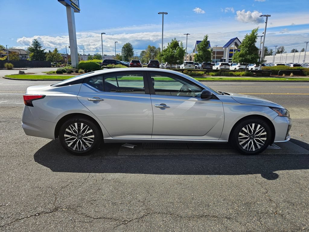 Used 2024 Nissan Altima 2.5 SV FWD image 4