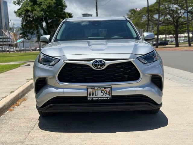 Used 2023 Toyota Highlander Limited FWD image 3