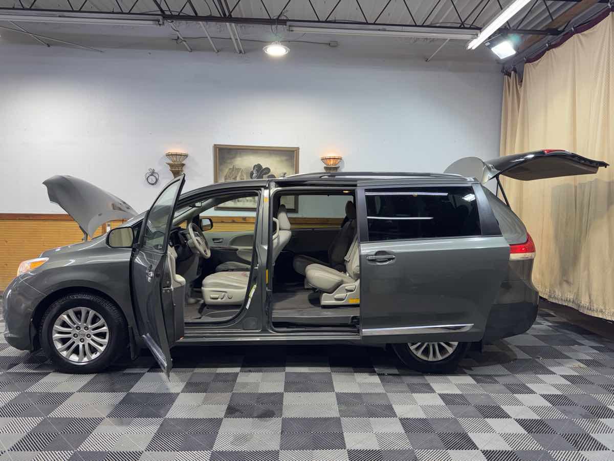 Used 2012 Toyota Sienna XLE w/ XLE Navigation Pkg FWD image 12