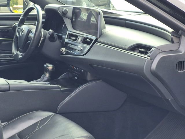 Used 2022 Lexus ES 300h w/ Luxury Package image 24