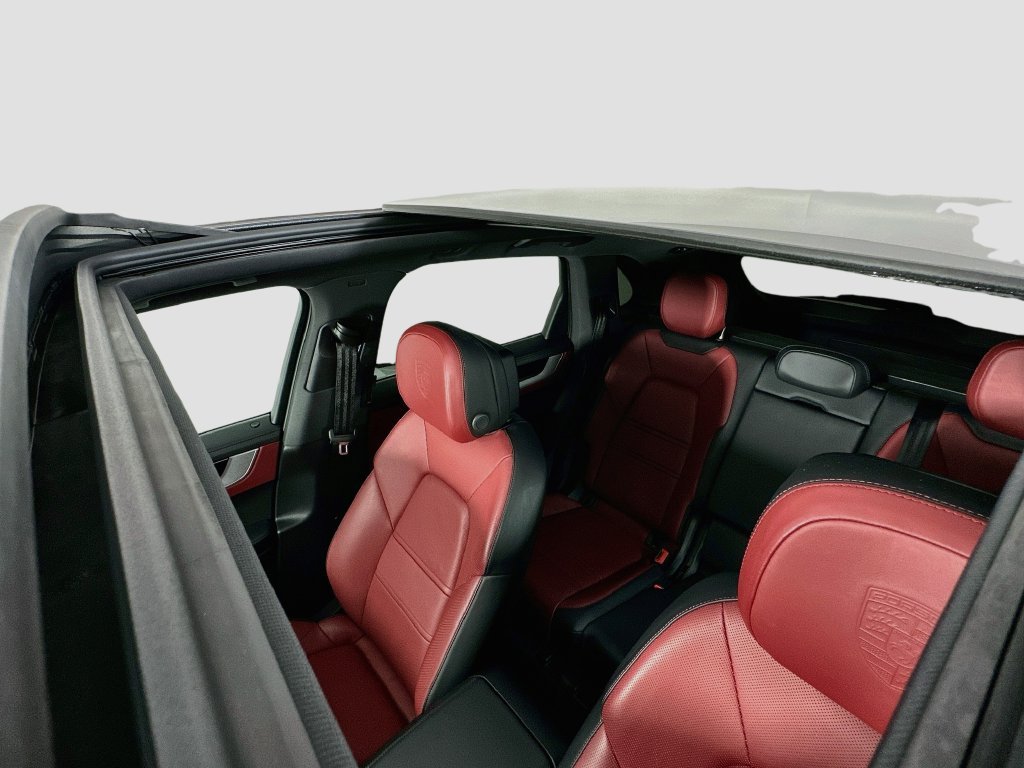 Certified 2025 Porsche Cayenne AWD/4WD image 14