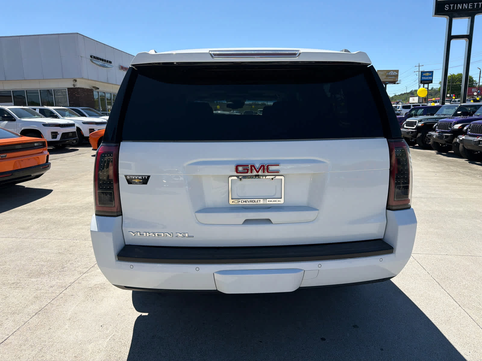 Used 2017 GMC Yukon XL SLT w/ Open Road Package AWD/4WD image 8