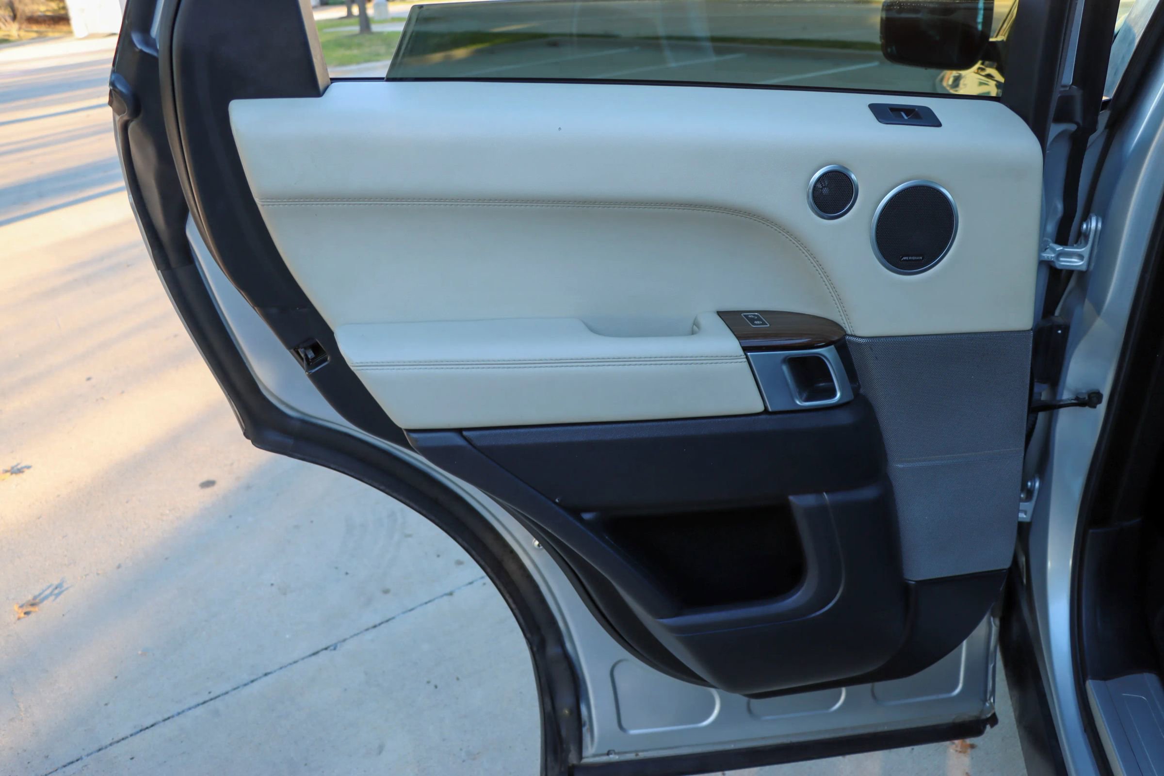 Used 2014 Land Rover Range Rover Sport HSE image 20