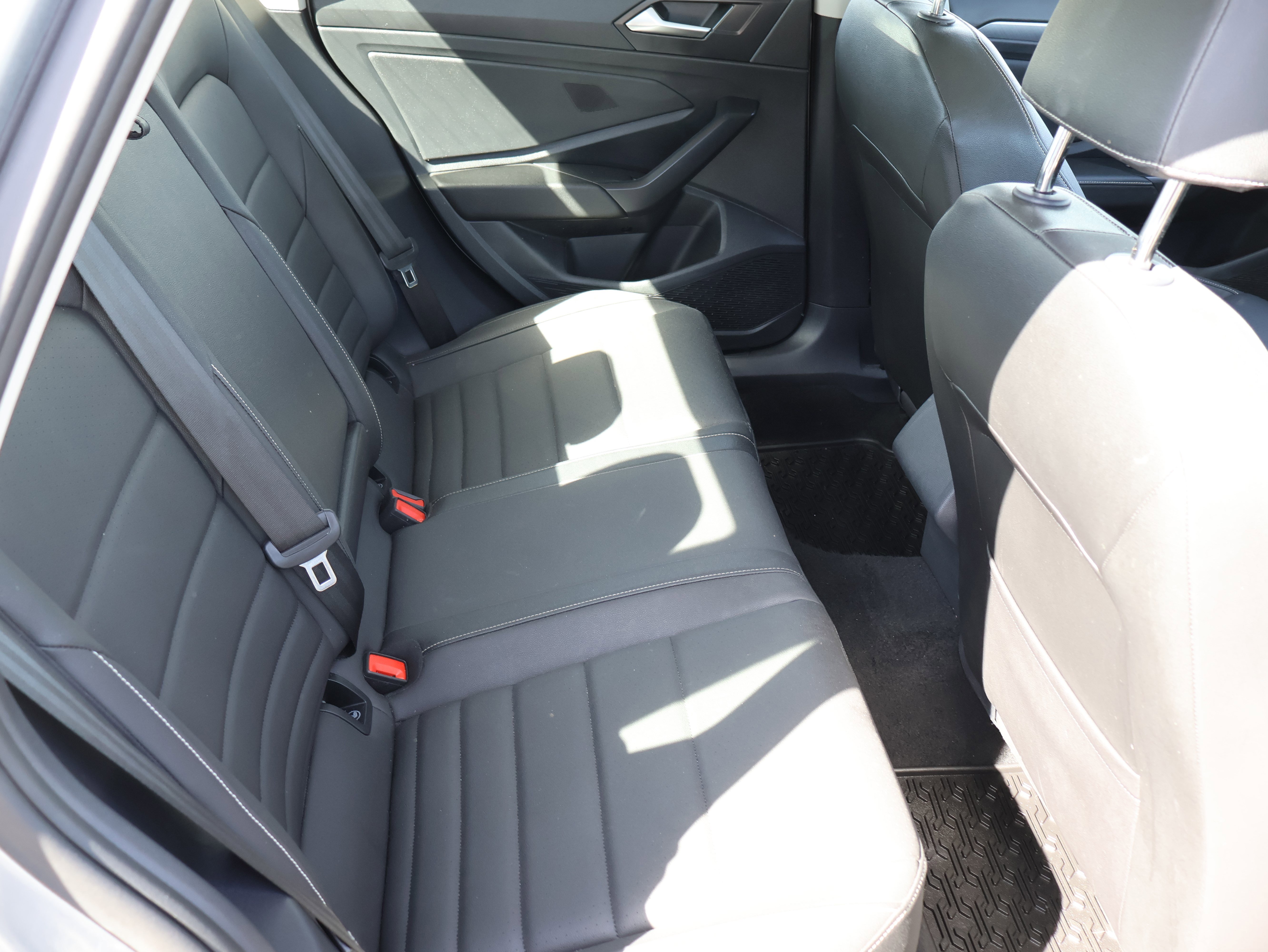 Used 2024 Volkswagen Jetta SE w/ Panoramic Sunroof Package image 13