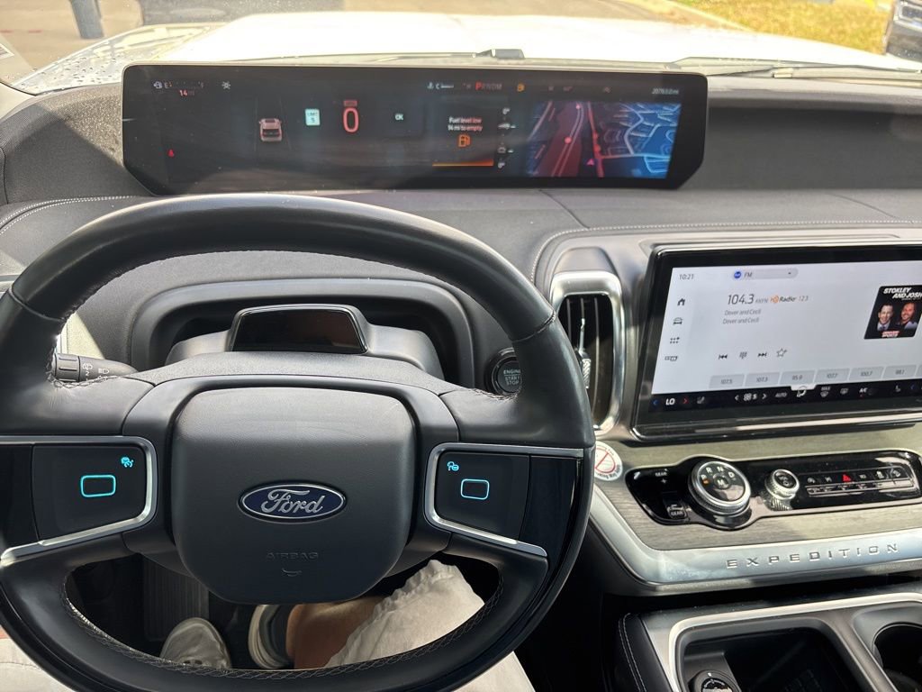 Used 2025 Ford Expedition Max Platinum AWD/4WD image 11