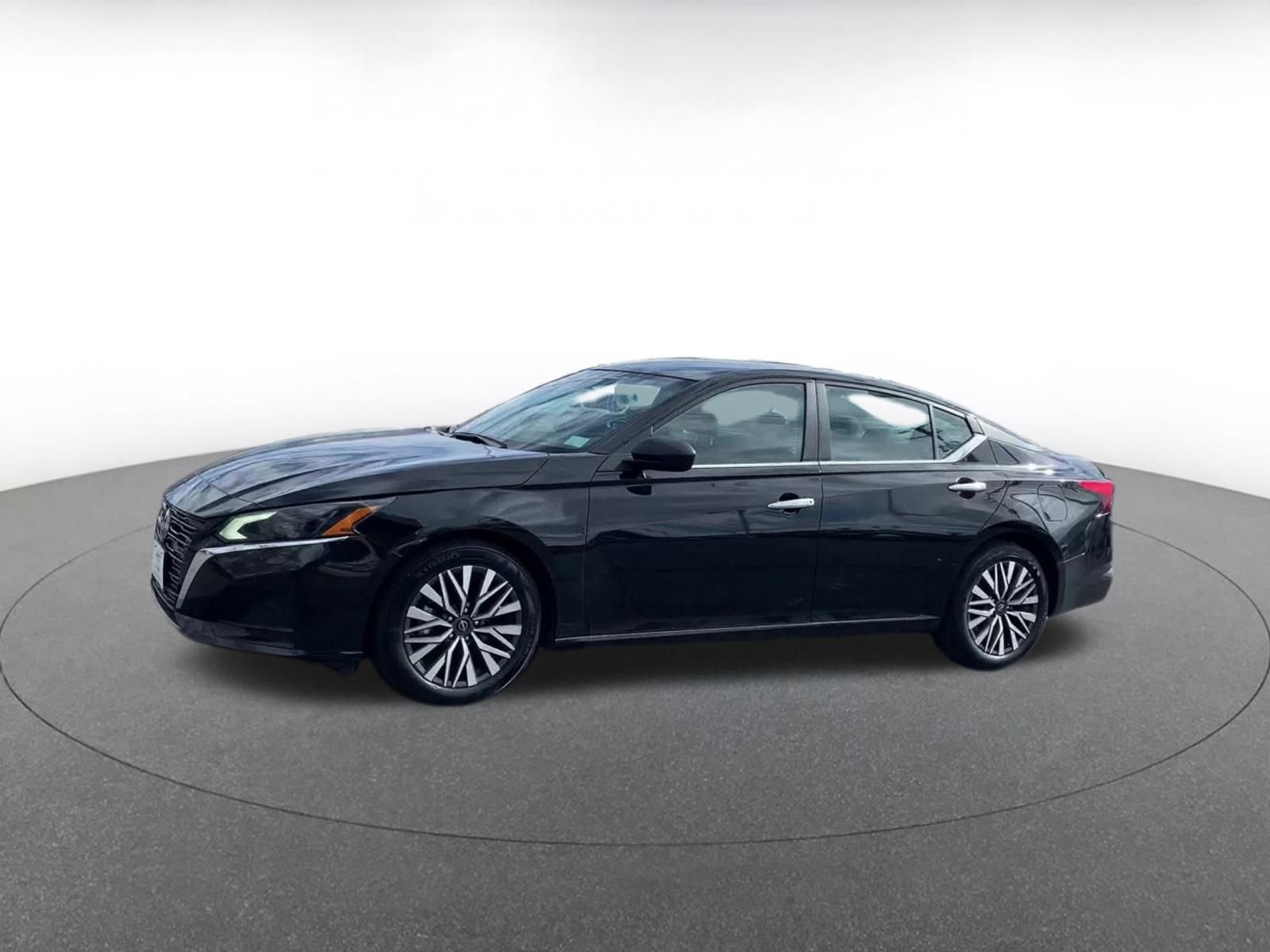 Used 2025 Nissan Altima 2.5 SV image 8
