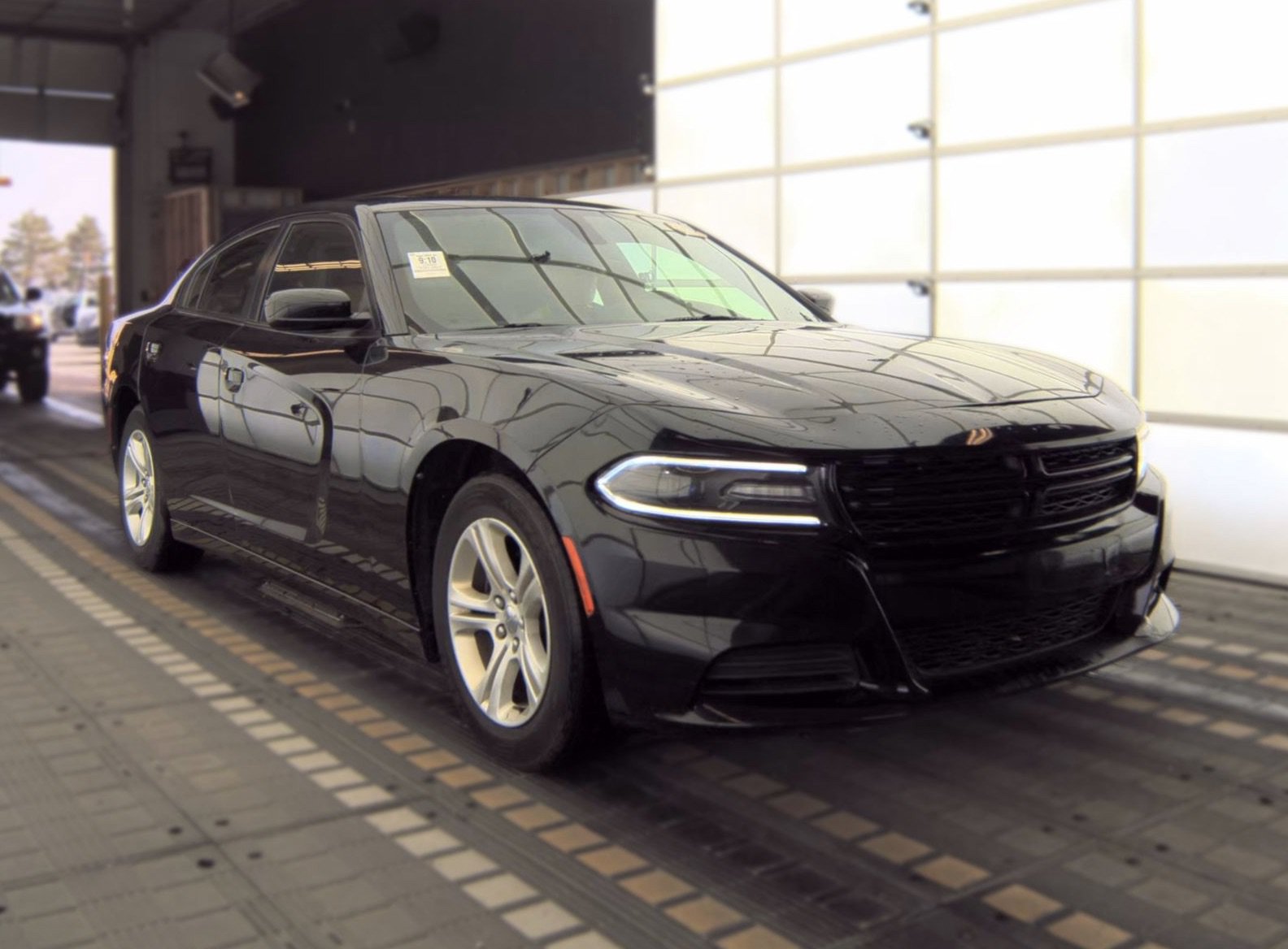 Used 2020 Dodge Charger SXT w/ Leather Interior Group RWD image 3