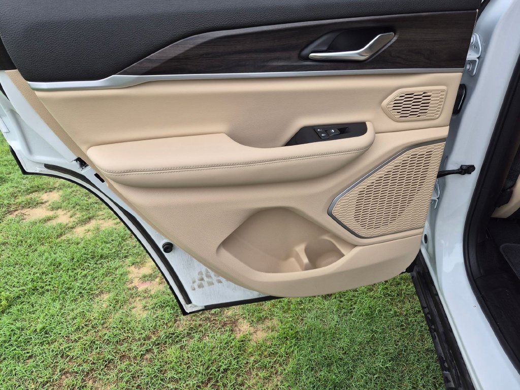 New 2026 Jeep Grand Cherokee Limited RWD image 27
