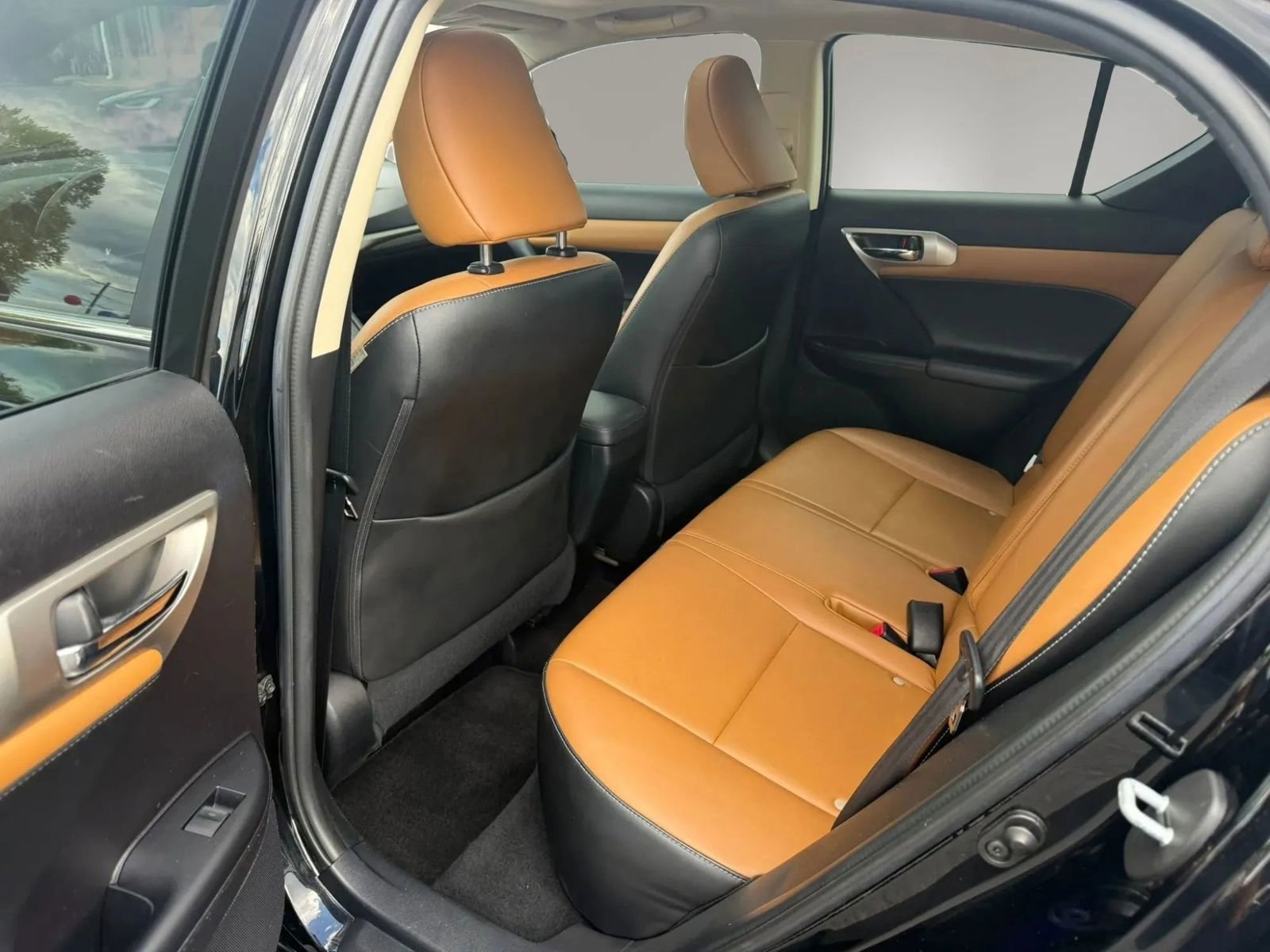 Used 2015 Lexus CT 200h FWD image 29