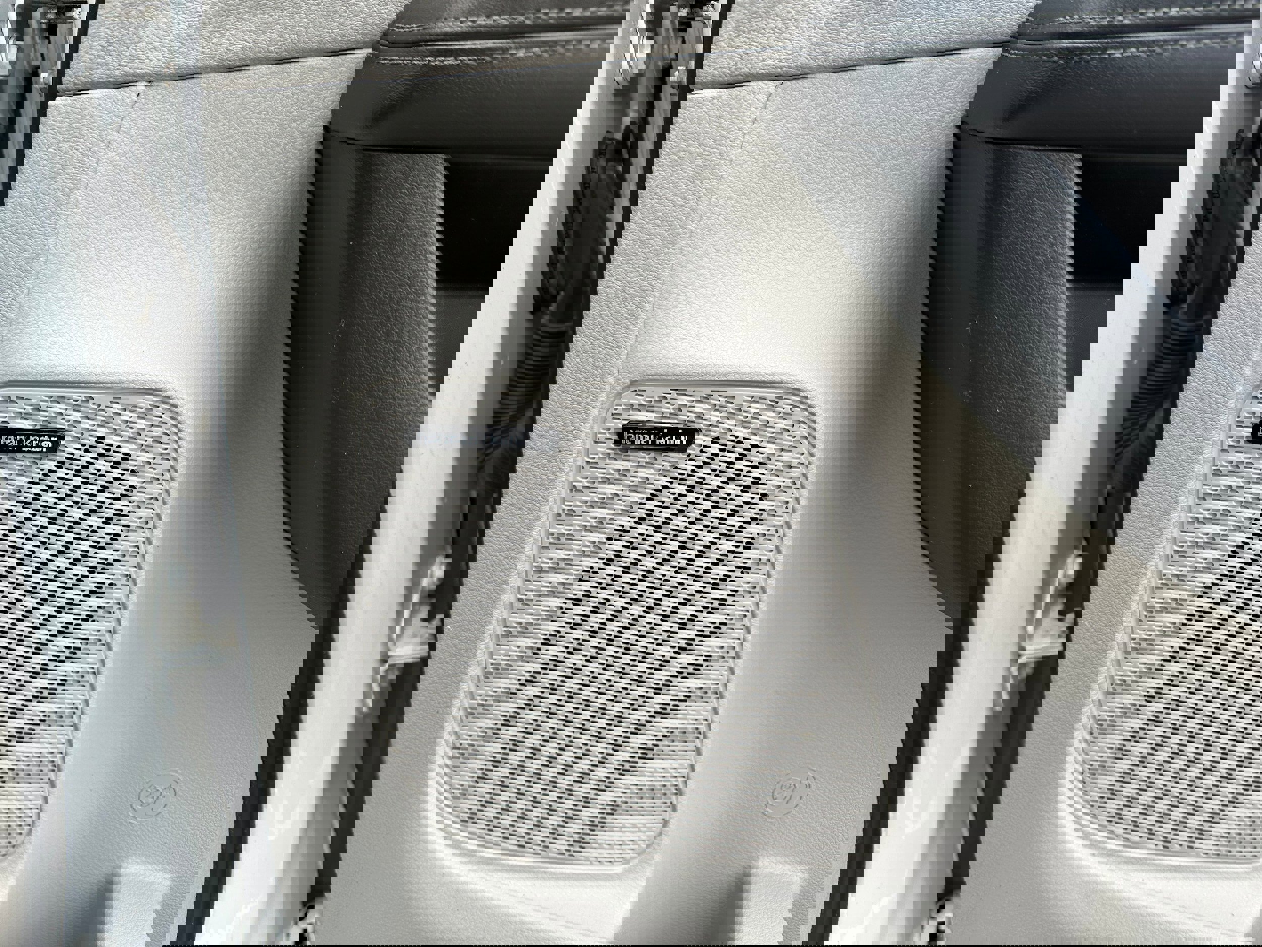 Used 2018 Chrysler Pacifica Limited image 28