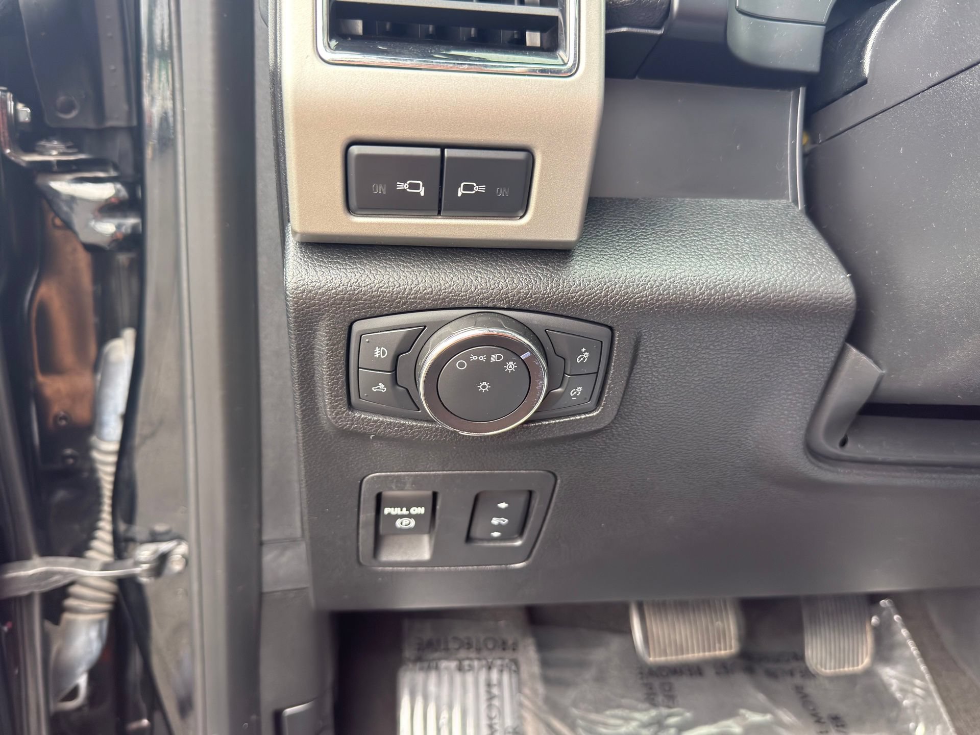 Used 2018 Ford F150 Lariat w/ Equipment Group 502A Luxury AWD/4WD image 18