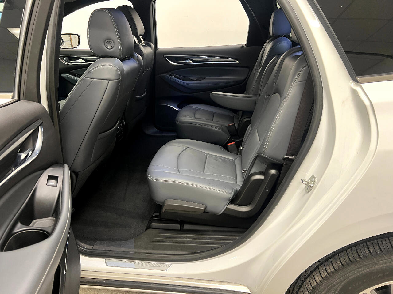 Used 2024 Buick Enclave Premium image 23