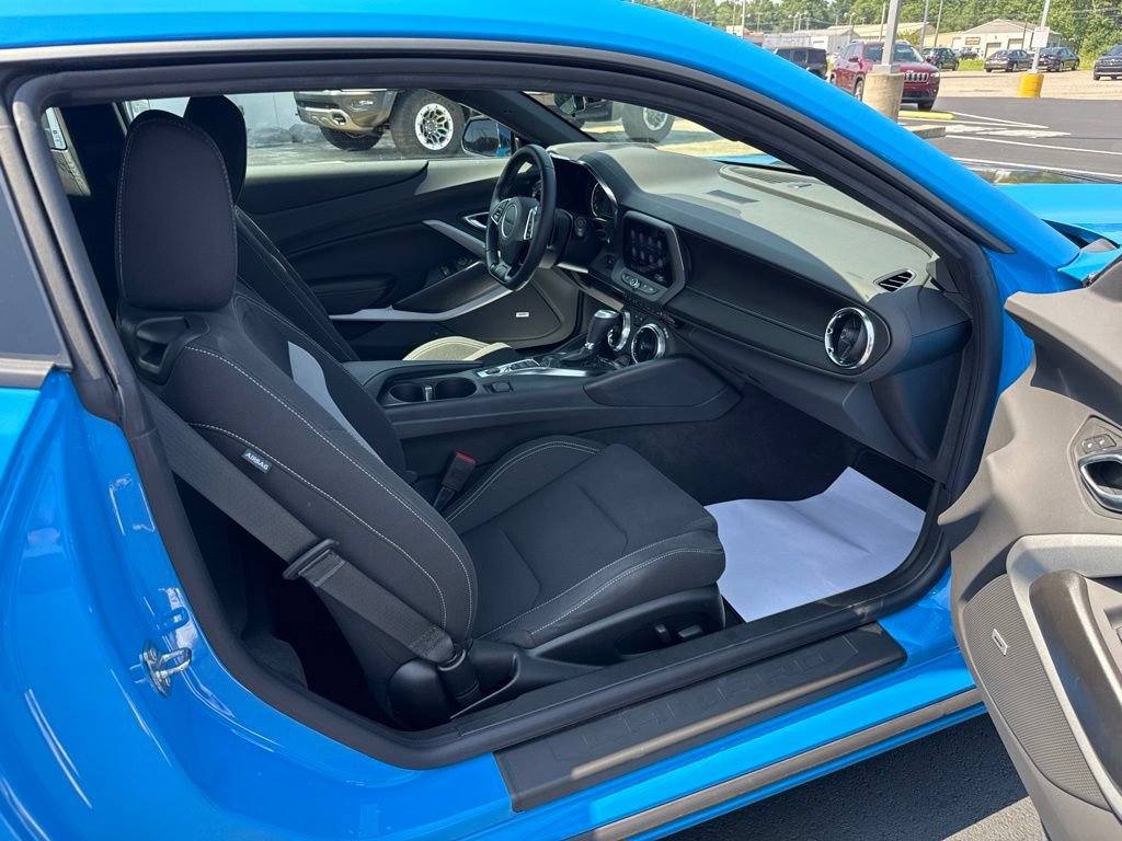 Used 2022 Chevrolet Camaro LT w/ Technology Package RWD image 12