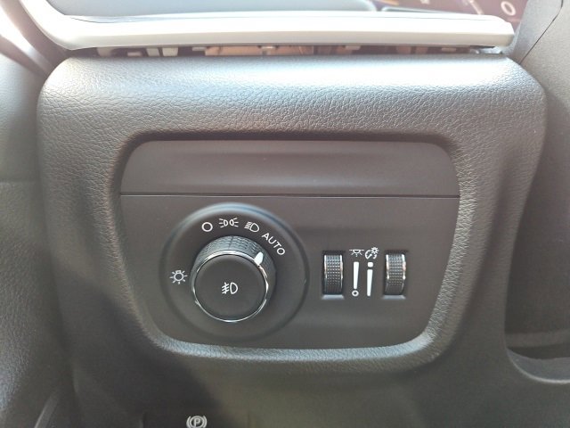 New 2025 Jeep Grand Cherokee Limited w/ Luxury Tech Group II image 37